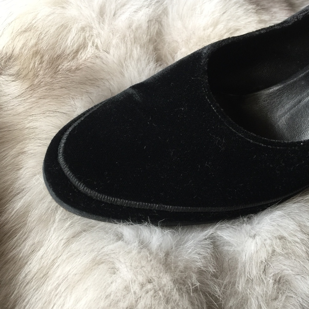 Donna Karan Black Velvet Heels Size 9 1/2 - Picture 4 of 7